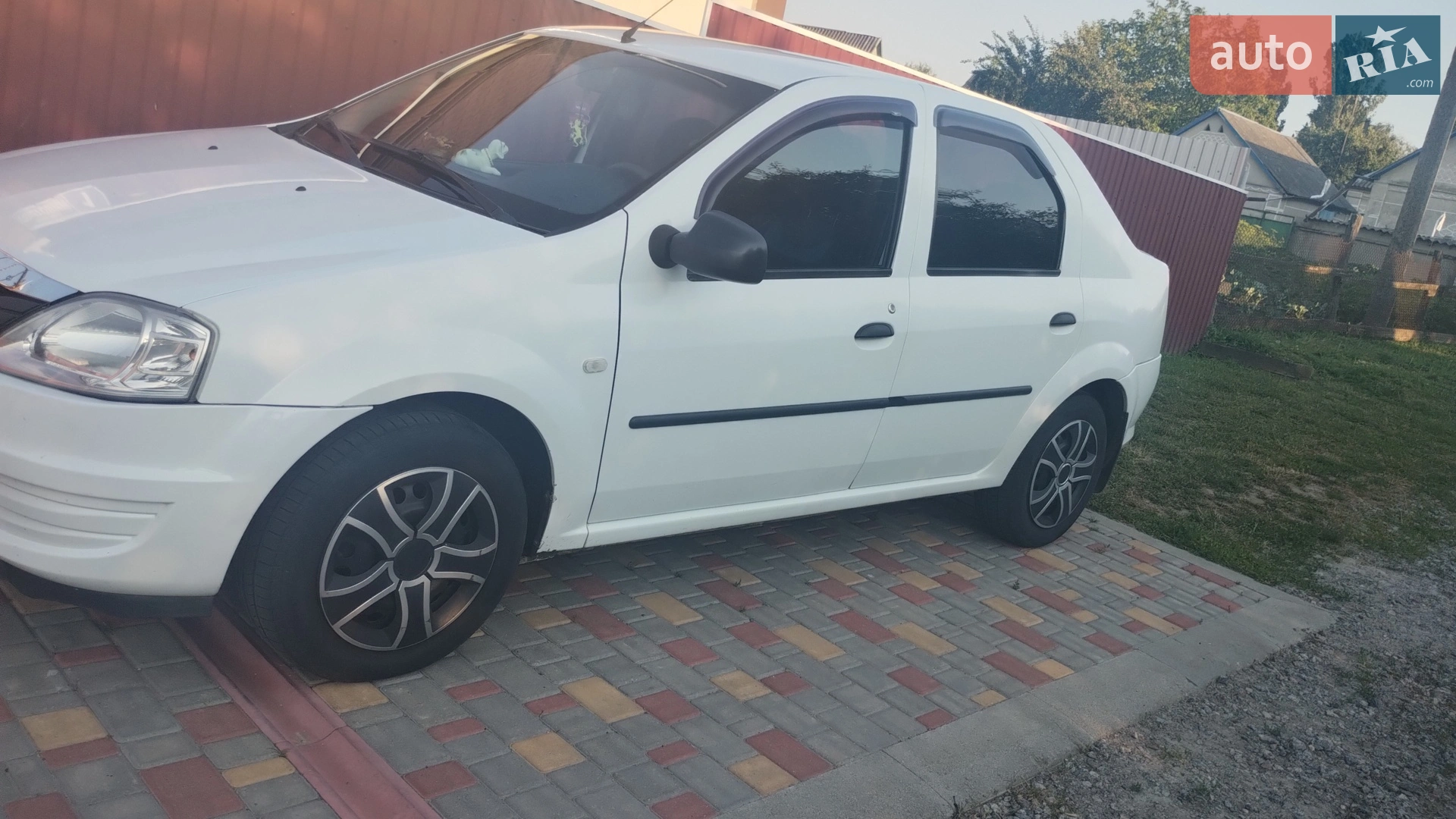 2011 Renault Logan - мініатюра 11
