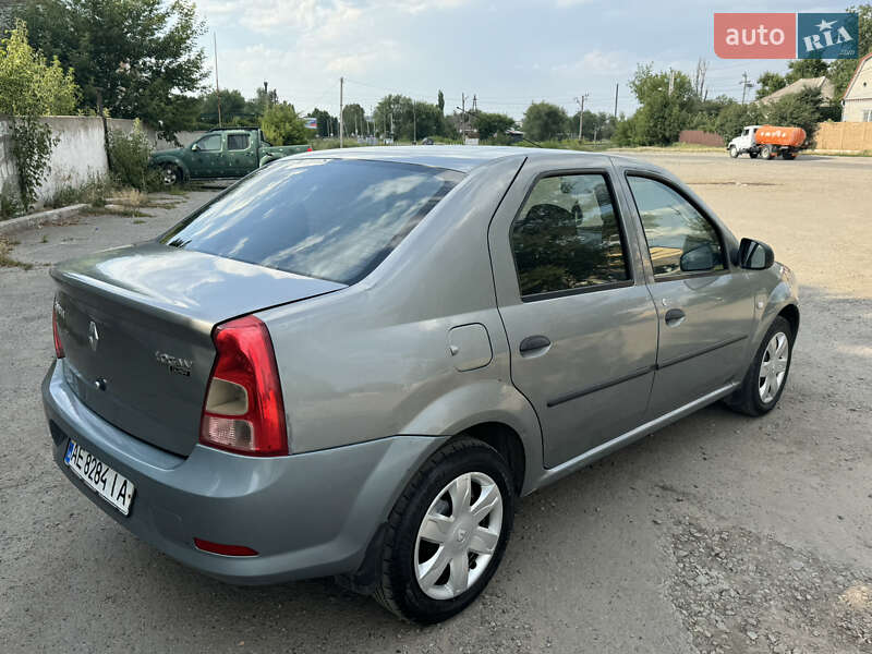 Седан Renault Logan 2010 в Новомосковске