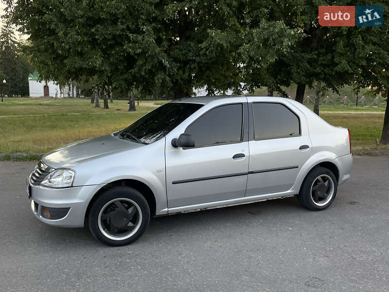 Седан Renault Logan 2010 в Полтаве