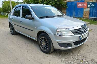 Седан Renault Logan 2010 в Глухові