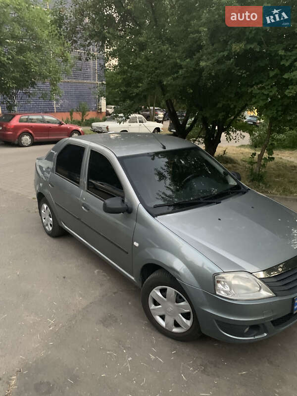 Седан Renault Logan 2010 в Львове