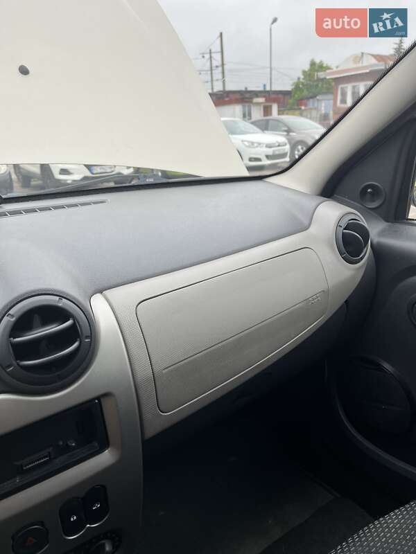 Седан Renault Logan 2012 в Львове