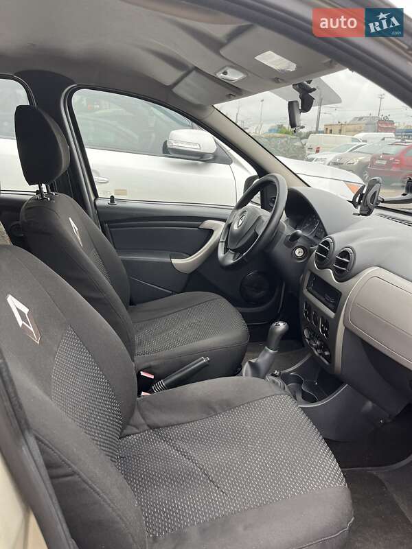 Седан Renault Logan 2012 в Львове
