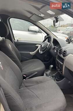 Седан Renault Logan 2012 в 