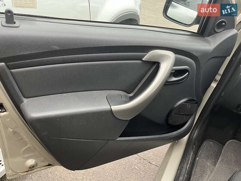 Седан Renault Logan 2012 в Львове