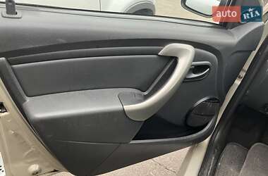 Седан Renault Logan 2012 в 