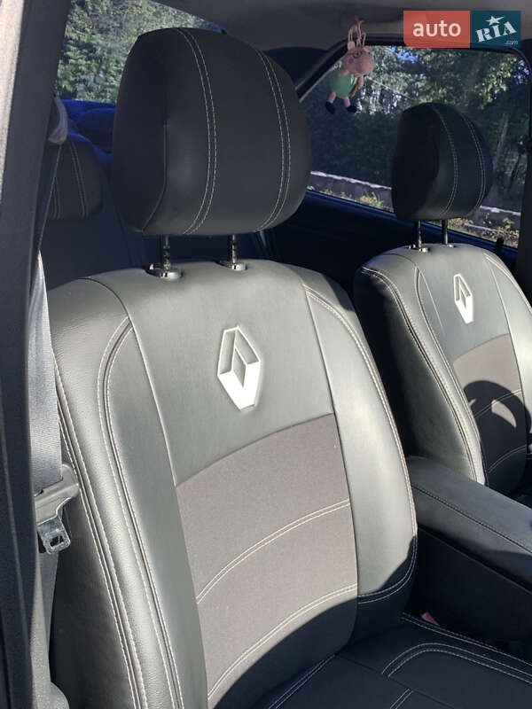 Седан Renault Logan 2010 в Львове