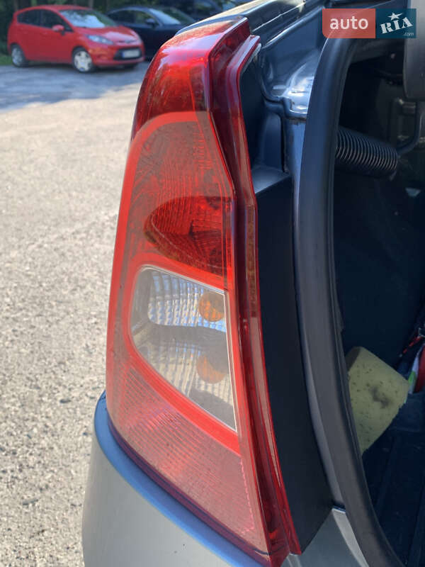 Седан Renault Logan 2010 в Львове