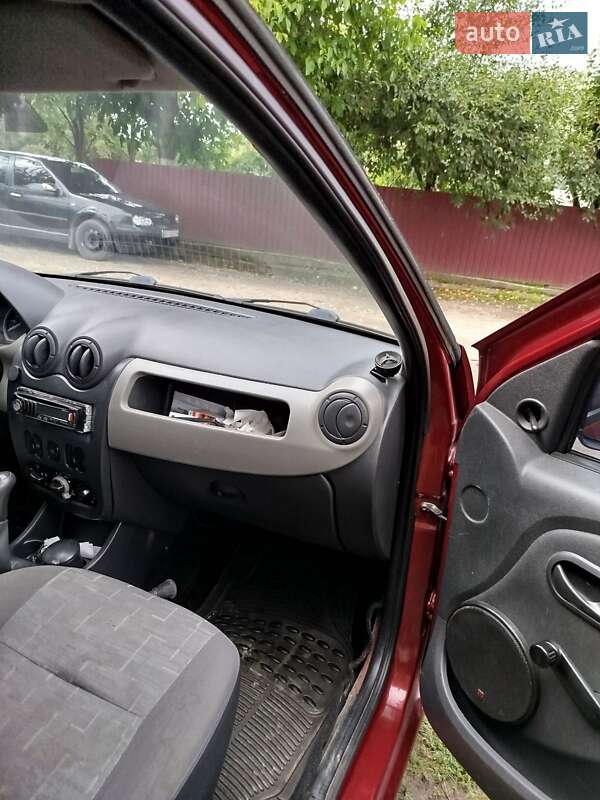 Седан Renault Logan 2011 в Рогатине