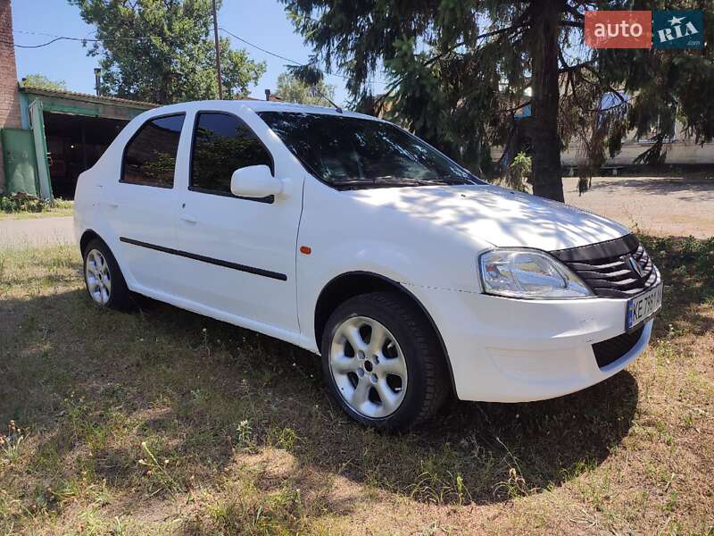 Renault Logan 2011