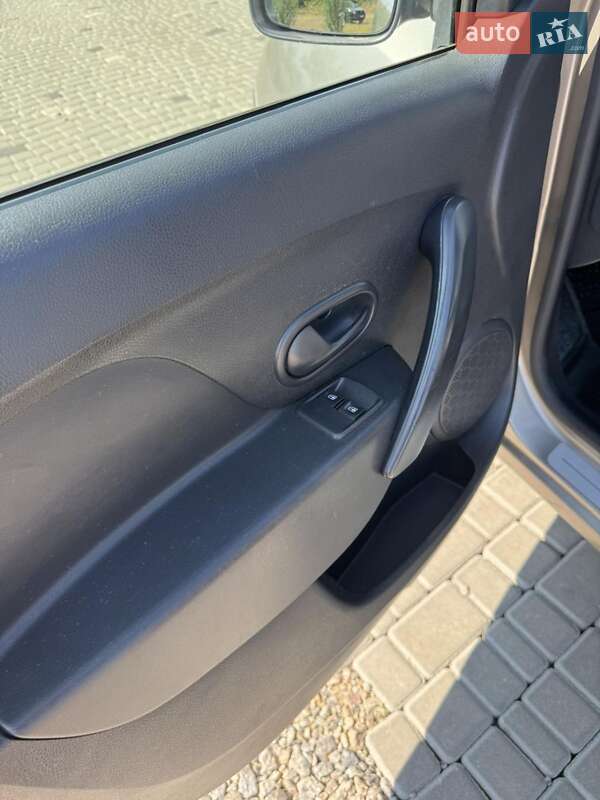 Седан Renault Logan 2013 в Одесі