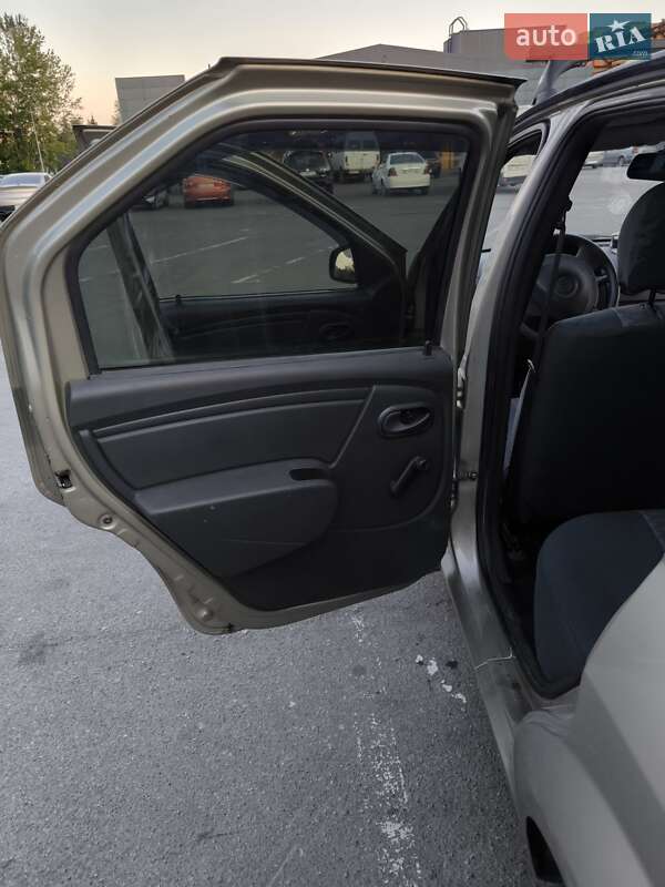 Седан Renault Logan 2009 в Днепре