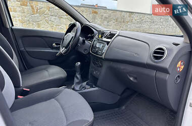 Седан Renault Logan 2016 в 