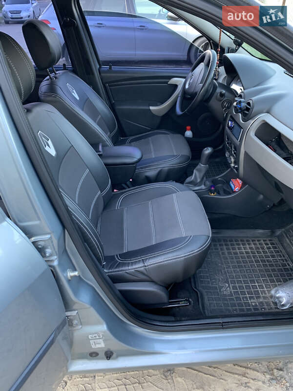 Седан Renault Logan 2010 в Львове