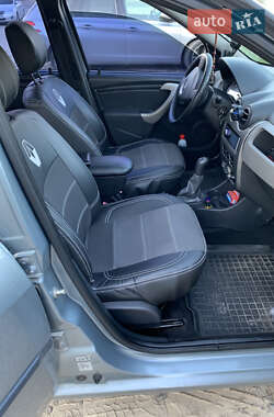 Седан Renault Logan 2010 в 