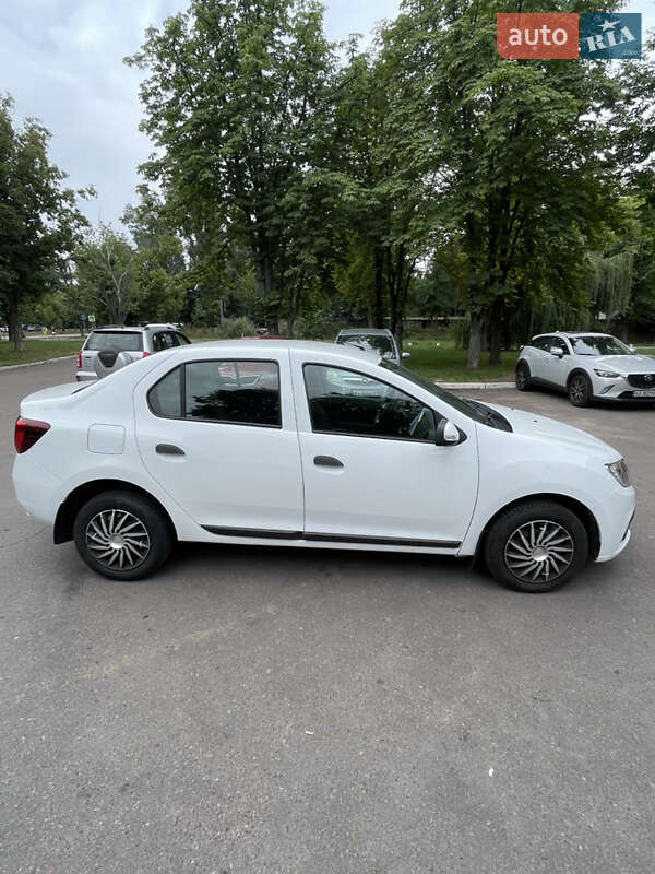 Седан Renault Logan 2018 в Киеве