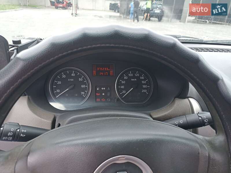 Renault Logan 2011