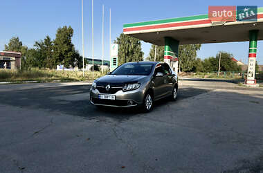 Седан Renault Logan 2014 в Гадяче
