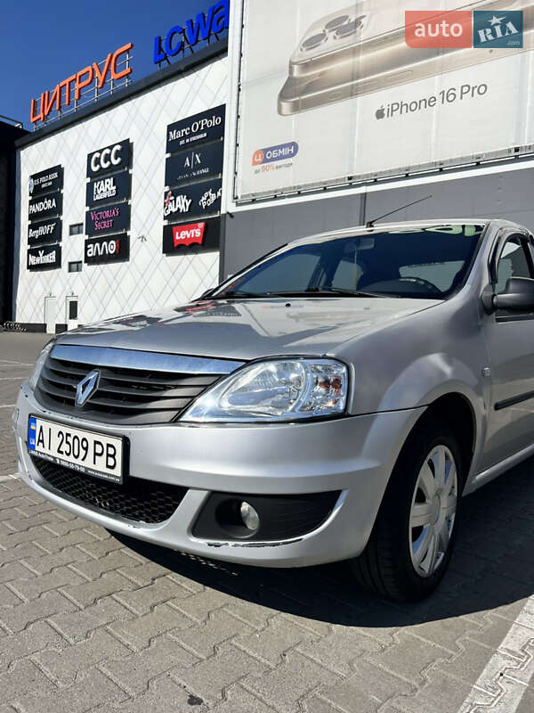 Седан Renault Logan 2010 в Києві