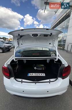 Седан Renault Logan 2019 в 