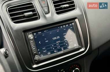 Седан Renault Logan 2016 в 