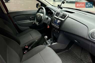 Седан Renault Logan 2016 в 