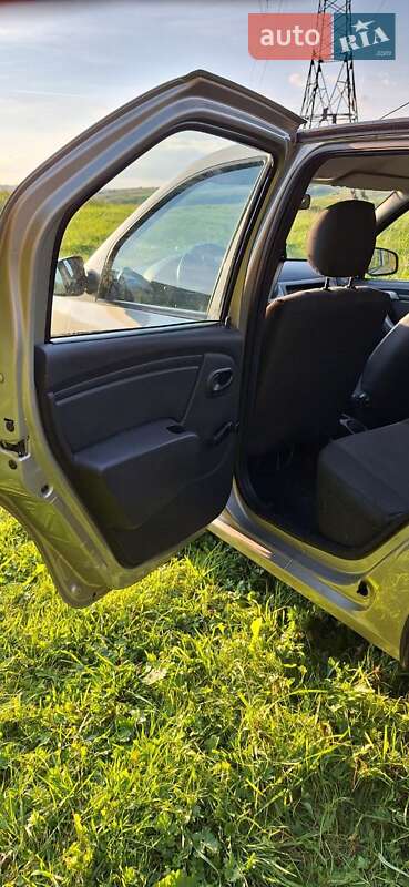 Седан Renault Logan 2011 в Турці