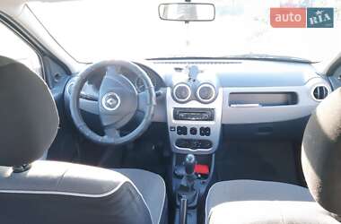 Седан Renault Logan 2012 в 