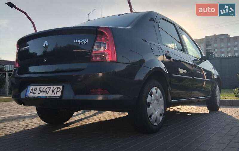 Седан Renault Logan 2012 в 
