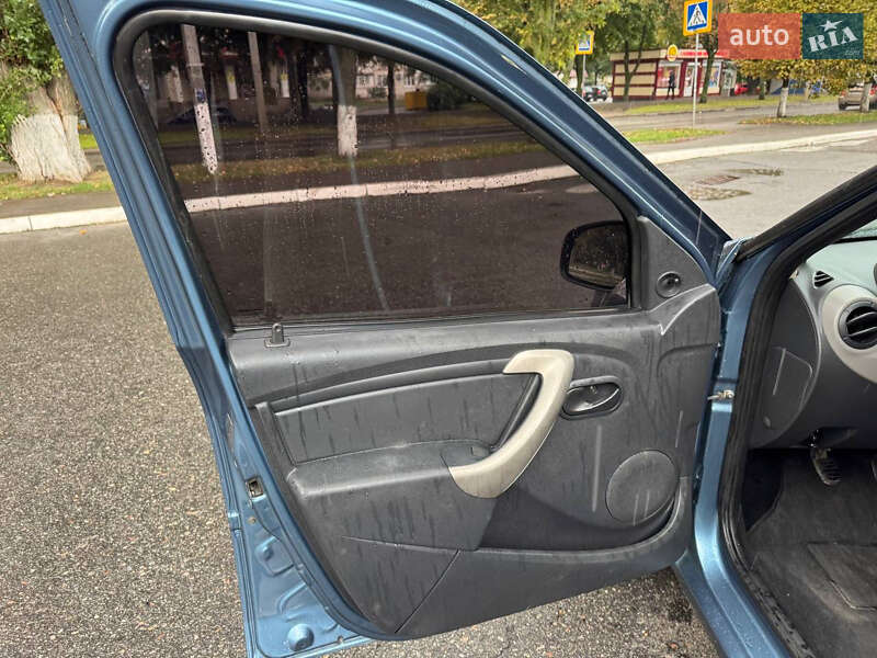 Седан Renault Logan 2010 в Харькове