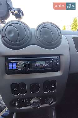 Седан Renault Logan 2011 в Ивано-Франковске
