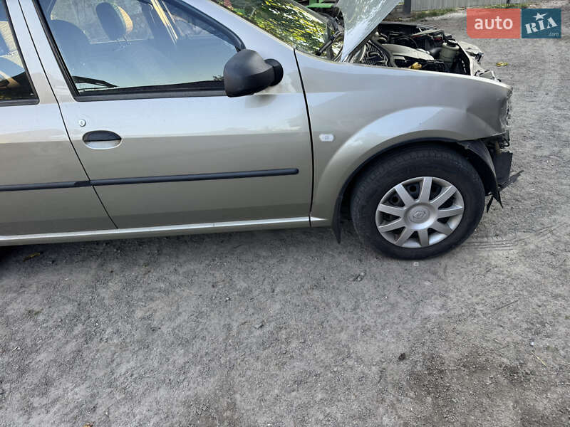 Седан Renault Logan 2011 в Бобрику