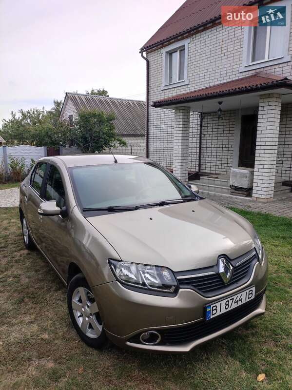 Седан Renault Logan 2013 в Хороле