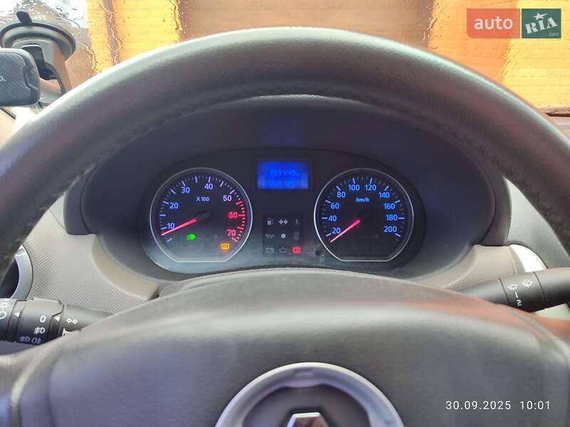 Седан Renault Logan 2011 в Луцке