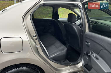 Седан Renault Logan 2014 в 