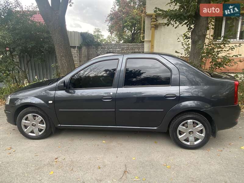 Седан Renault Logan 2010 в Днепре