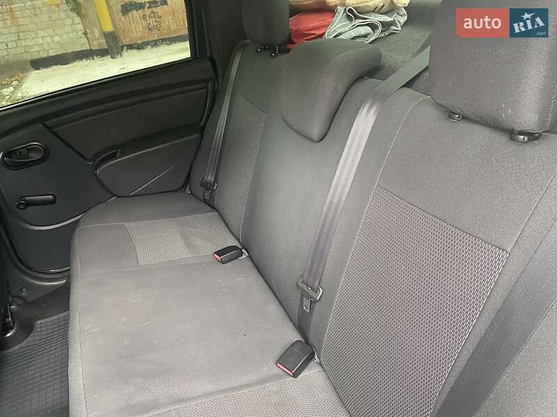 Седан Renault Logan 2010 в Днепре