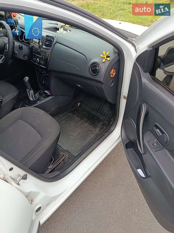 Седан Renault Logan 2019 в Нововолынске