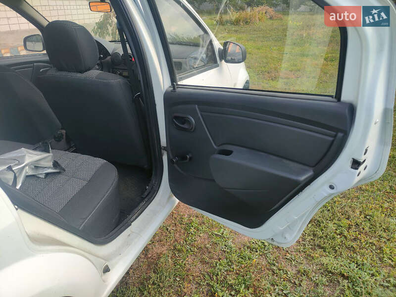 Седан Renault Logan 2012 в Днепре