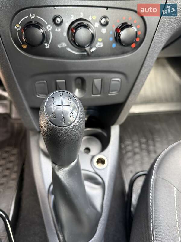 Седан Renault Logan 2019 в Києві