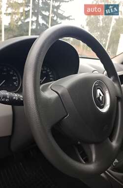 Седан Renault Logan 2011 в 