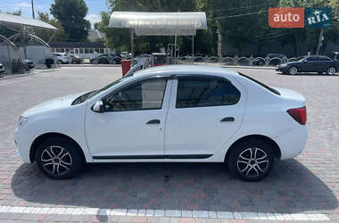 Седан Renault Logan 2017 в 