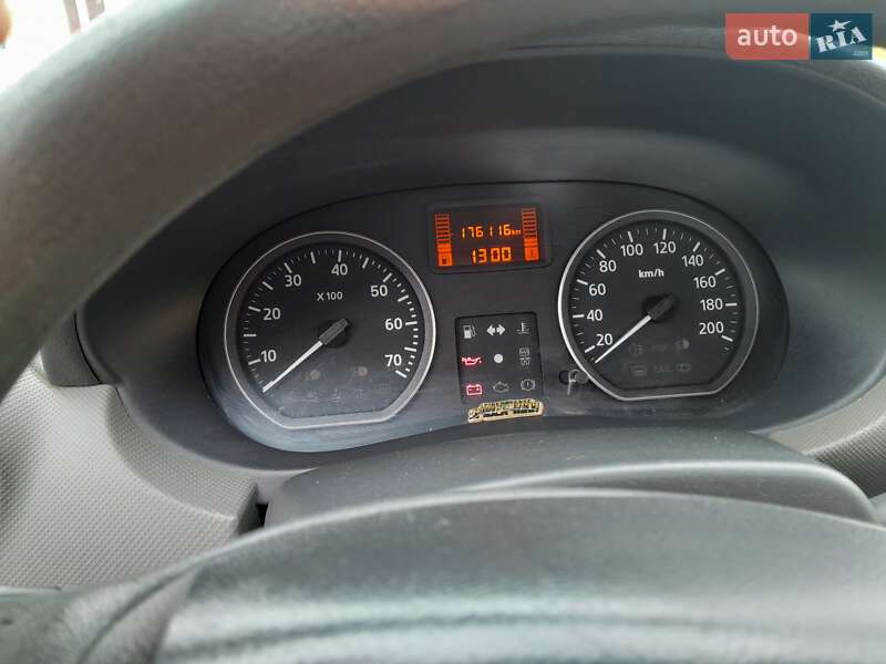 Седан Renault Logan 2009 в Дубні