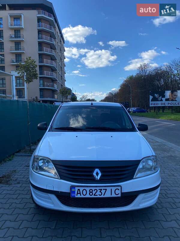 Седан Renault Logan 2011 в Ужгороді