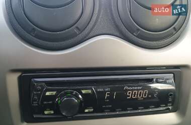Седан Renault Logan 2011 в 