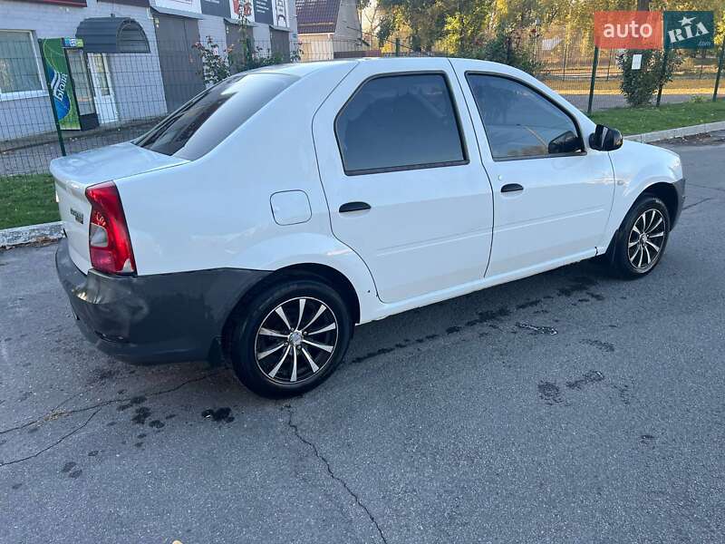 Седан Renault Logan 2011 в Кременчуге