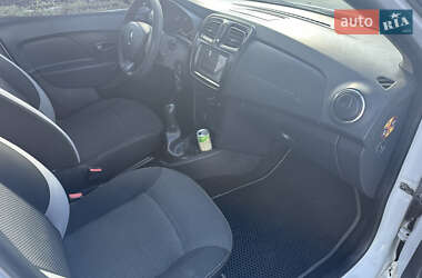 Седан Renault Logan 2014 в 