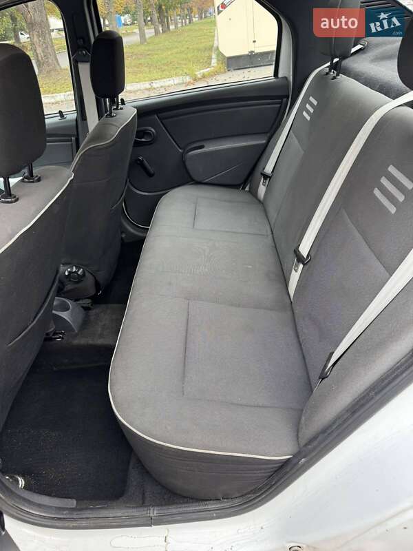 Седан Renault Logan 2012 в Киеве фото 7 Седан Renault Logan 2012 в Киеве