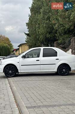 Седан Renault Logan 2010 в 