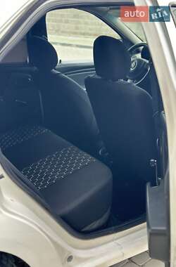 Седан Renault Logan 2010 в 